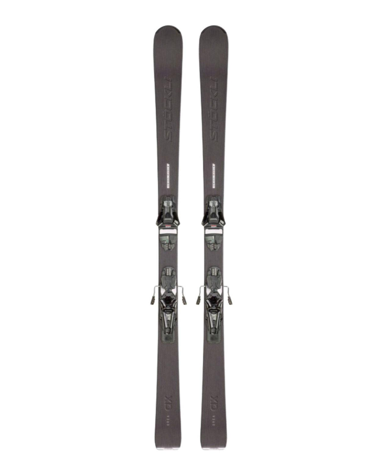 Stöckli Montero AX Orea exklusiva allmountainskidor med Strive 13-bindning visade framifrån.