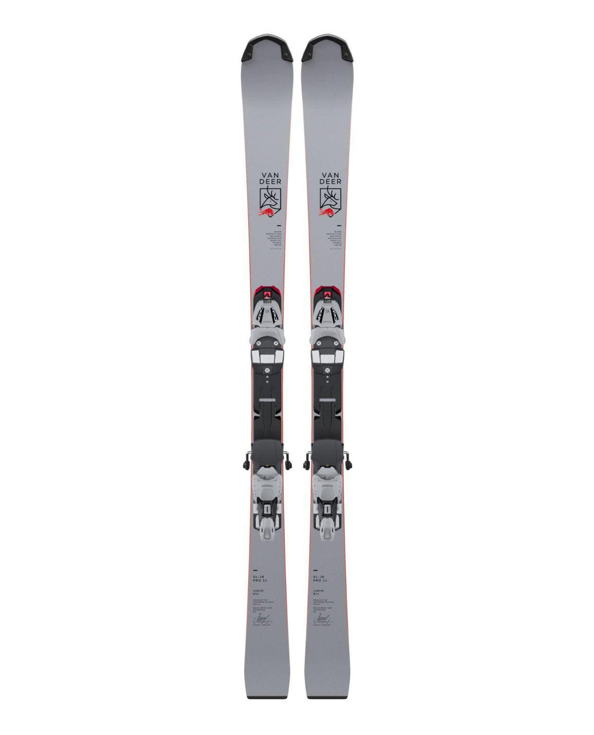 Van Deer SL-JR PRO 26/27 är ett par grå juniorslalomskidor med bindningar för ambitiösa unga tävlingsåkare.