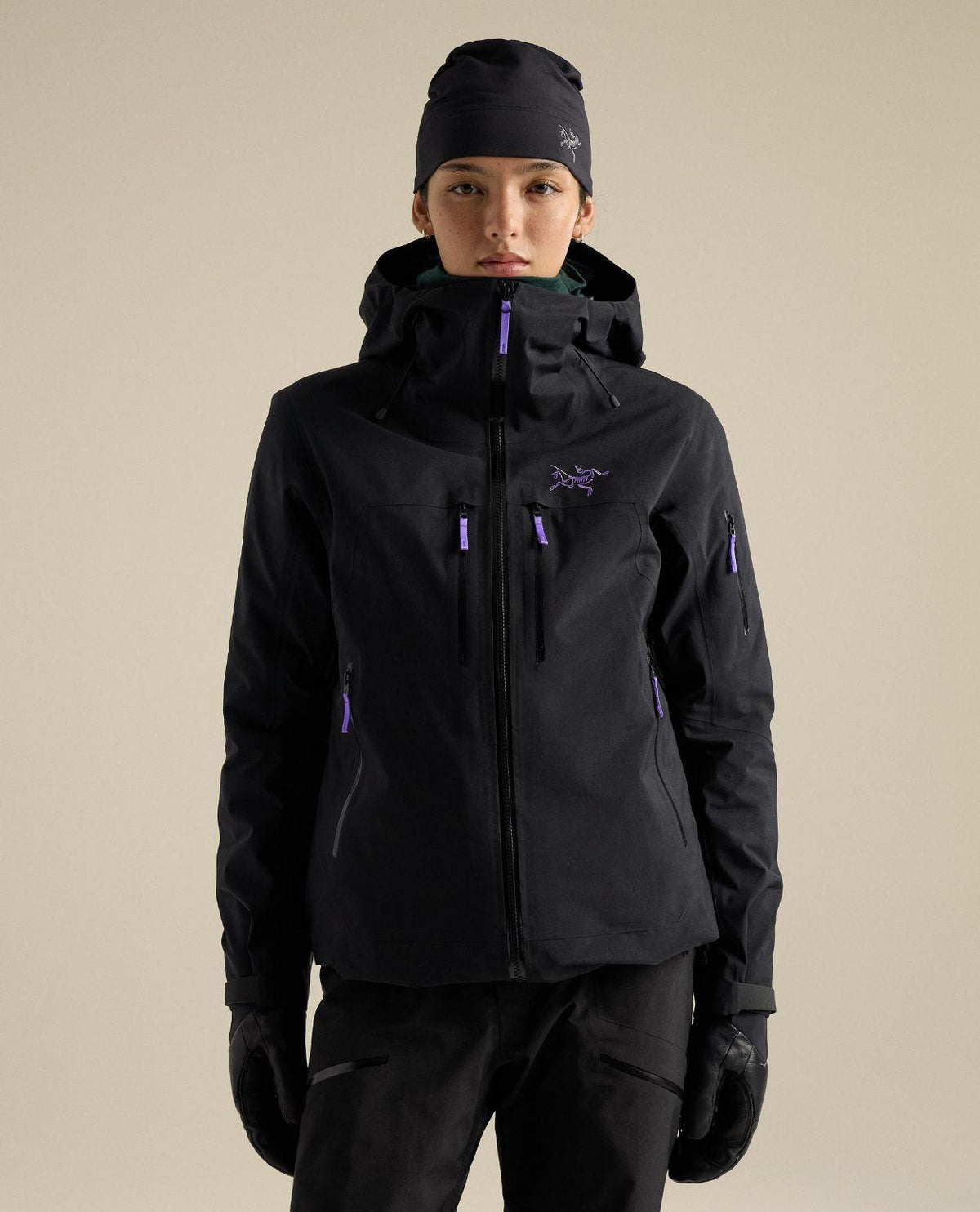 Arc'teryx Rush Jacket Women - Black/Violectric skidjacka för dam framifrån