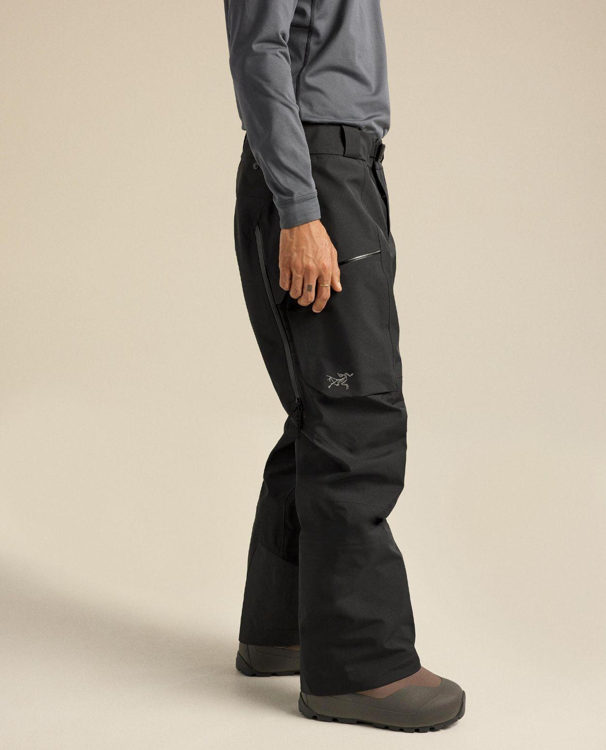 Arc'teryx Sabre Pant Men - Svart skidbyxa för herrar med GORE-TEX och ledad passform.