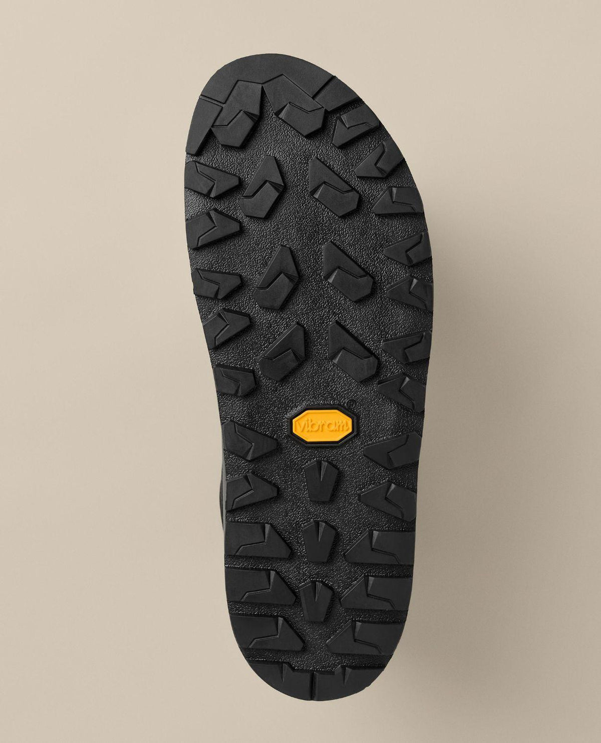 Undersida på Arc'teryx Kragg Mid Women i svart som visar den greppvänliga Vibram Megagrip-sulan.