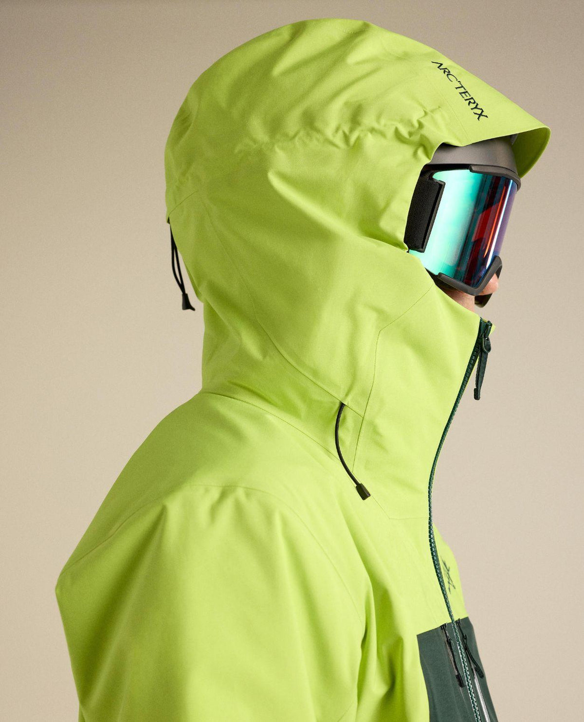 Arc'teryx Rush Jacket Men i mantis/dark jade, en vattentät och slitstark skidjacka för herr.