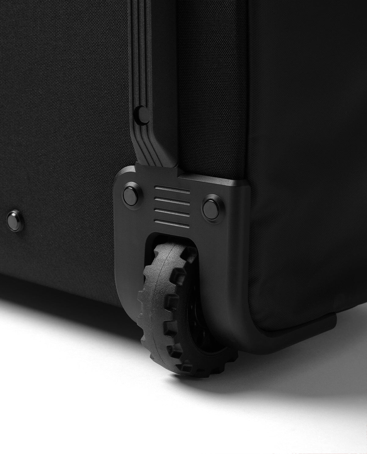 D_b_ Hugger Roller Bag 90L - Black Out - ResvÀskor - Alpingaraget