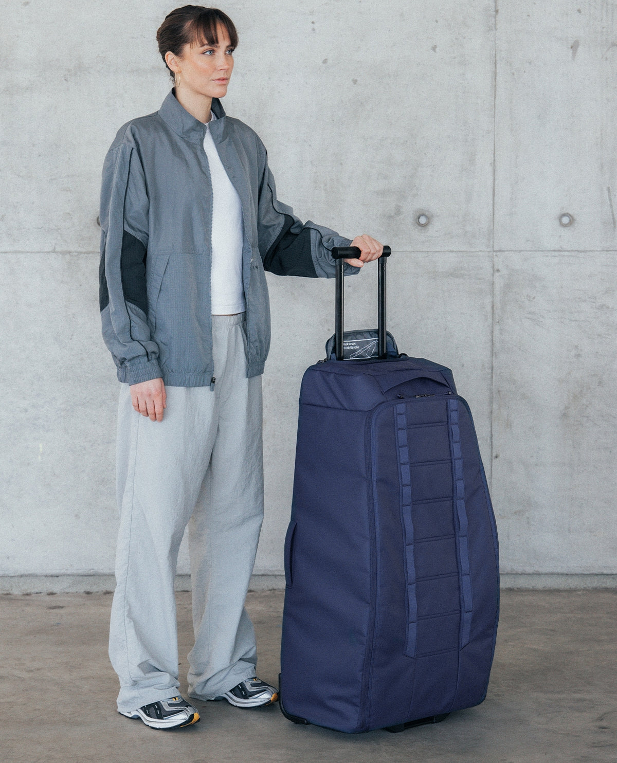 D_b_ Hugger Roller Bag 90L - Blue Hour