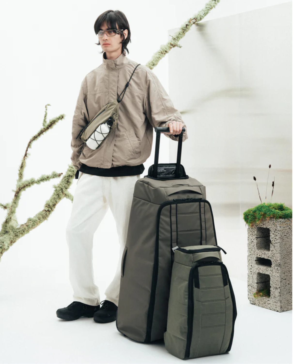 D_b_ Hugger Roller Bag 90L - Forest Green Alpingaraget