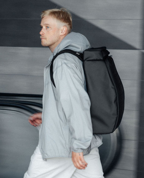 D_b_ Hugger Backpack 30L - Black Out