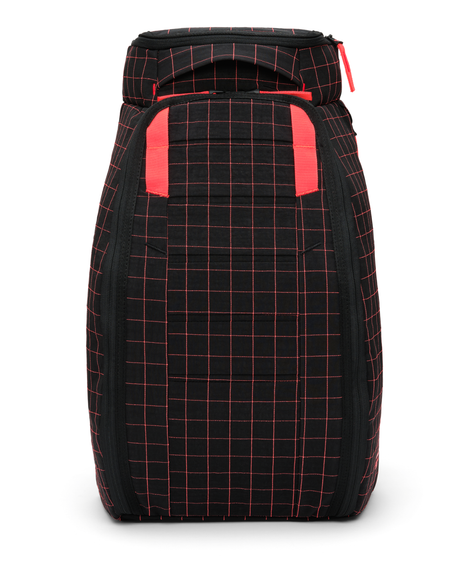 D_b_ Hugger Backpack 30L - Coral Flash  Alpingaraget