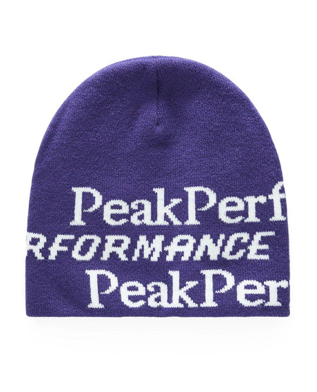 Peak Performance WeiTien PP Hat i lila färg med vit logotyp - Alpingaraget