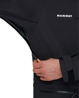 Mammut Haldigrat HS Hooded Jacket Men i svart med fokus på ventilationsdragkedja under ärmen.