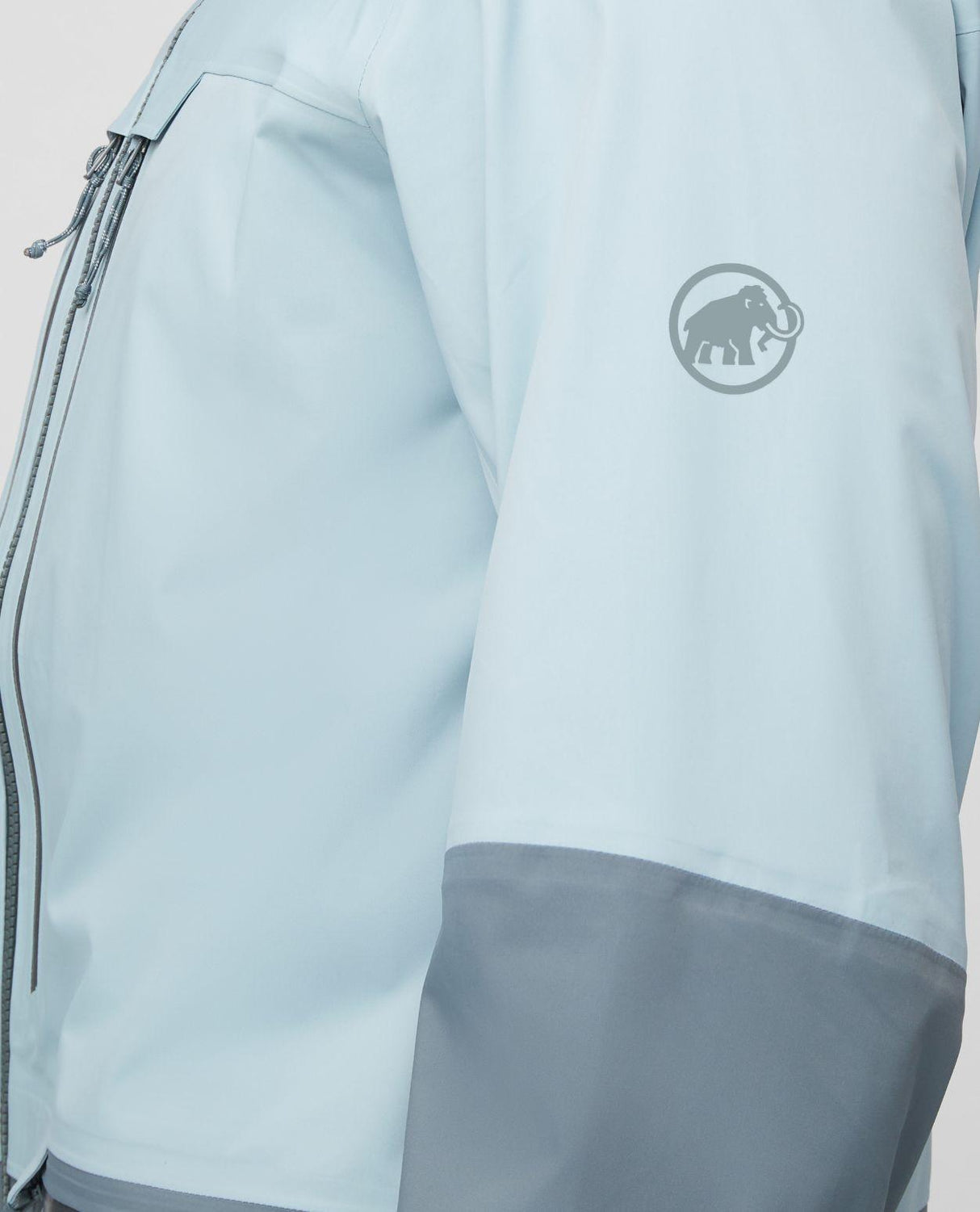 Mammut Haldigrat HS Hooded Jacket Men - Nebla-Strata detaljbild på ärm med Mammut-logga