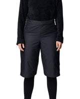 Houdini Dunfri Shorts för dam i färgen svart på modell framifrån.