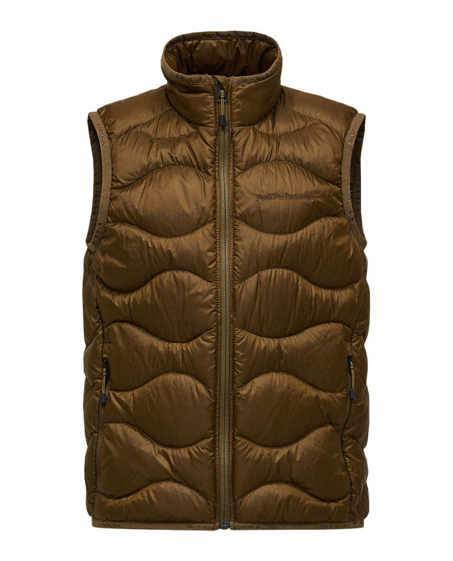 Peak Performance Helium Down Vest Junior i färgen Meadow Moss, en brun dunväst för juniorer.