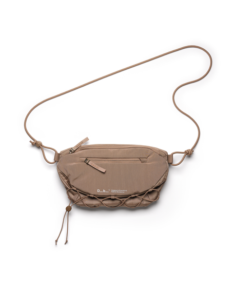 D_b_ Roamer Pro Sling Bag 6L i färgen Amber Teal mot en vit bakgrund.
