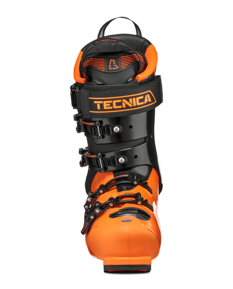 Tecnica Mach1 HV 130 TD - Oranga alpina skidpjäxor för herrar med svarta detaljer och spännen.