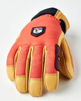 Hestra CZone Incline 5 Finger i Flame Red Orange mot ljus bakgrund.