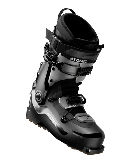Atomic Backland XTD Carbon 120 GW är en teknisk toppturspjäxa i svart och silver med kolfiberskal och GripWalk.