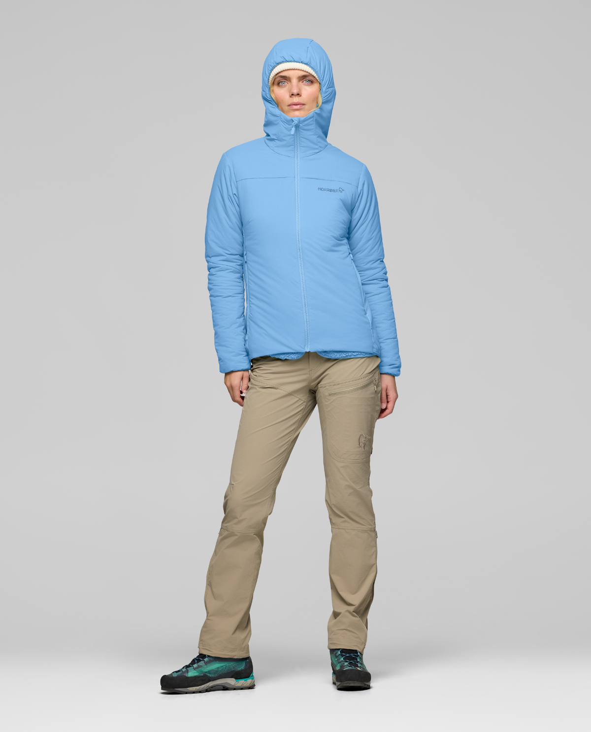 Norrøna Femund thermo60 Zip Hood dam i den blå färgen Allure framifrån på modell.