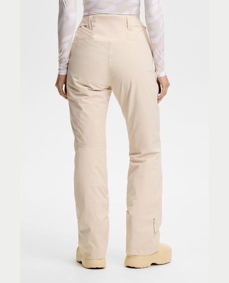 J.Lindeberg Elara Pant Women i färg Moonbeam visade bakifrån på modell.