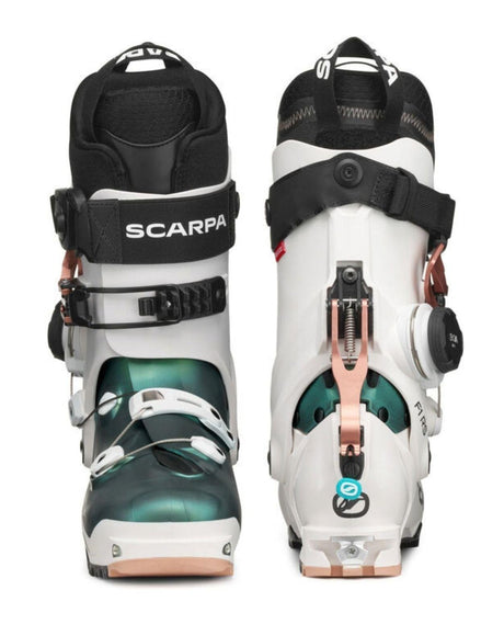 Scarpa F1 RS Women 26/27 toppturspjäxor i vitt och regnbågsgrönt visas framifrån och bakifrån.