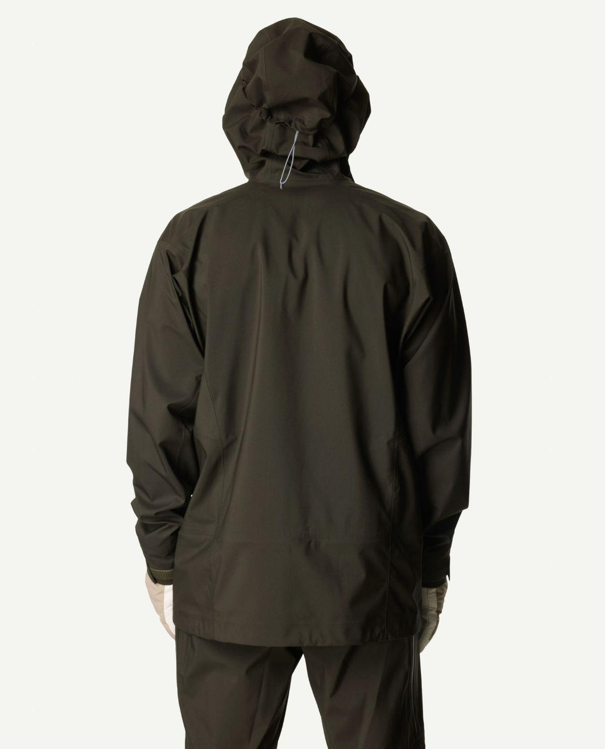 Baksidesbild på Houdini Ride Jacket II Men i grön färg med uppfälld huva.