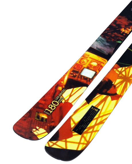 Närbild på Line Blend parkskidor med färgglad grafisk design i orange, gult och svart samt texten 180cm.