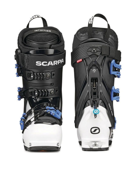 Scarpa GEA toppturspjäxor i svart, vitt och blått visade framifrån och bakifrån.