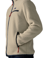 Patagonia Retro Pile Jacket för herrar i färgen pelican beige, visad i en detaljerad profilbild som visar fleecematerialet.