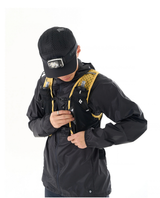 Black Diamond Distance LT 1100 Headlamp - Svart pannlampa på modell i action