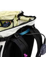 Black Diamond Helio 30 Backpack - Chalk - Detaljbild på öppning och bärremmar
