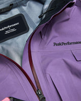 Peak Performance Alpine Gore-Tex 3L Jacka Dam i lila Montana Grape som visar detaljer på dragkedja och innerfoder.