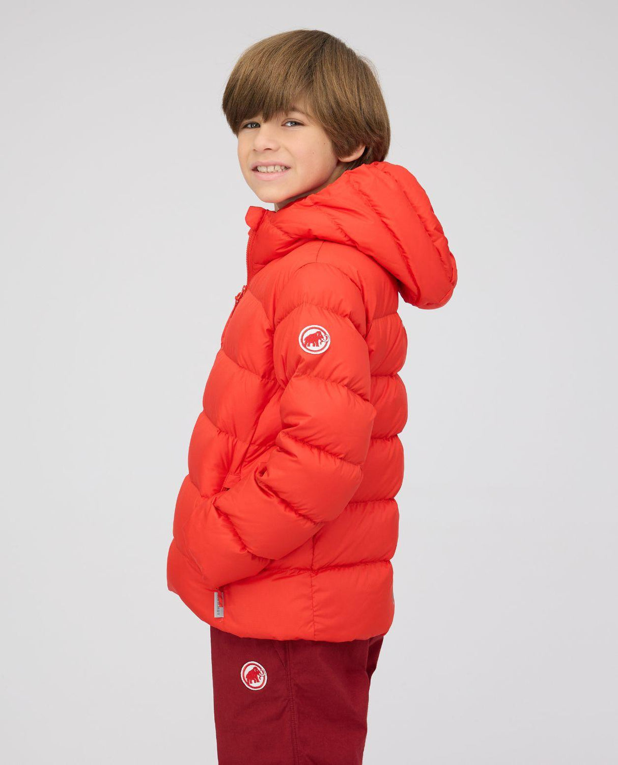 Mammut Waymarker IN Hooded Jacket Junior - Röd dunjacka för barn på barnmodell.