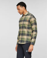 Mammut Trovat Longsleeve Shirt Men i färgkombinationen Gabbro-Marsh på modell.