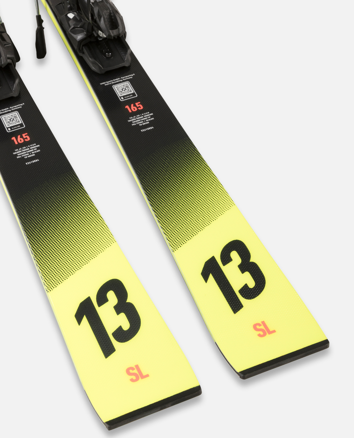 Völkl Racetiger SL raceskidor i detalj med gula och svarta designdetajer för piståkning.