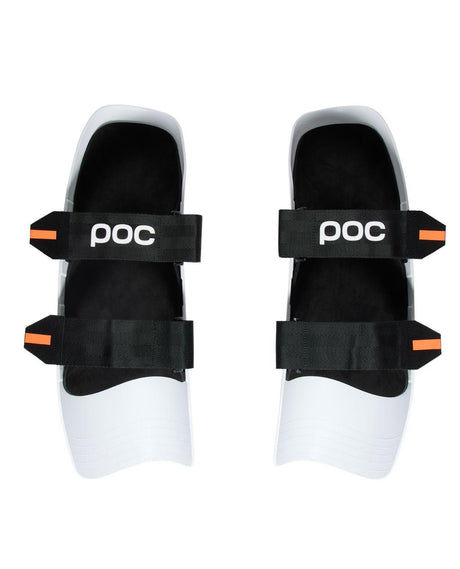 POC Shins Race benskydd i vitt utförande med svarta remmar för alpin skidåkning.