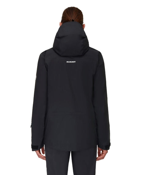 Mammut Haldigrat HS Hooded Jacket Men i svart färg visad bakifrån på skidåkare.