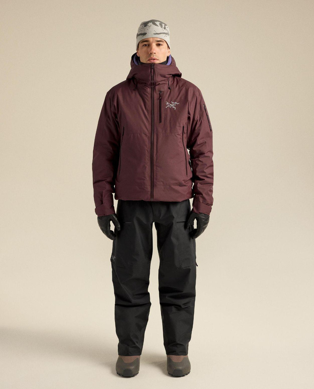 Arc'teryx Sabre Pant Men i en GORE-TEX-design som ger vattentätt skydd och fri rörlighet för herr.