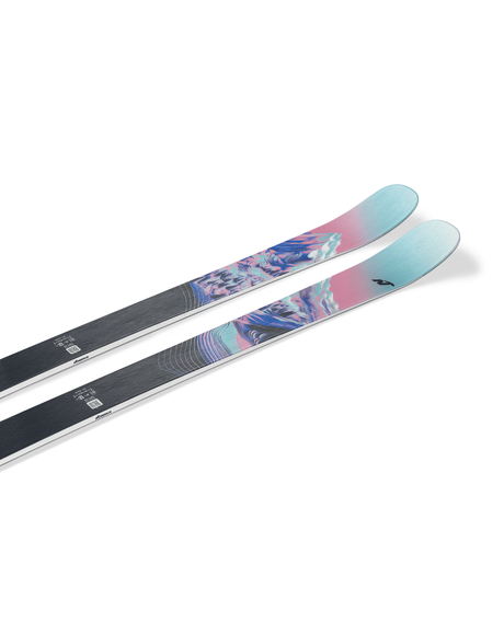 Nordica Santa Ana 82 damallmountainskidor med blått och rosa mönster på ovansidan. Alpingaraget