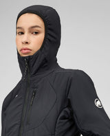 Mammut Aenergy Air IN Hooded Jacket Women i svart med åtsittande huva och bröstficka för dam.