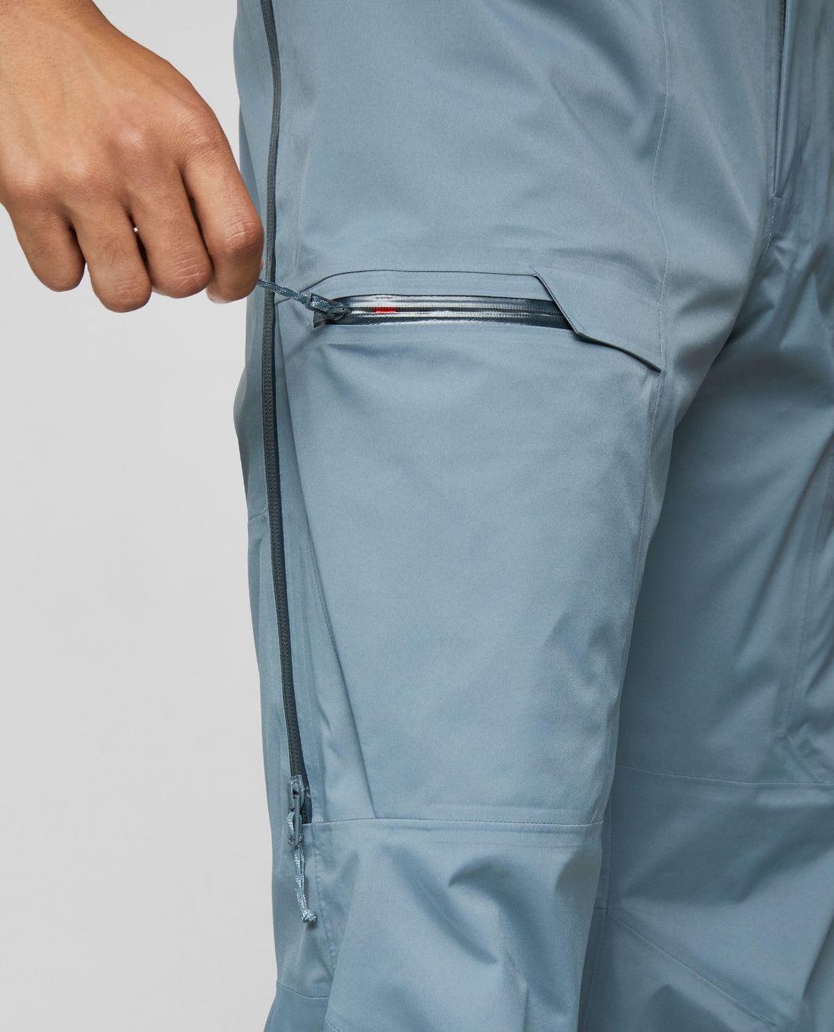 Mammut Haldigrat HS Bib Pants Men - Strata byxor med detaljbild på benficka och dragkedja