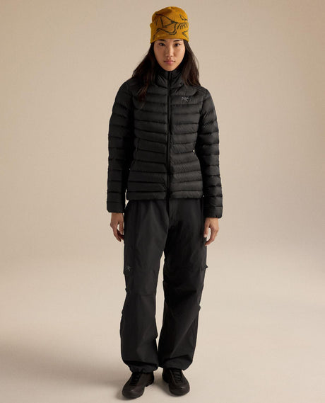 Svart Arc'teryx Cerium Hoody för damer som visar sin smidiga passform och dunisolering.