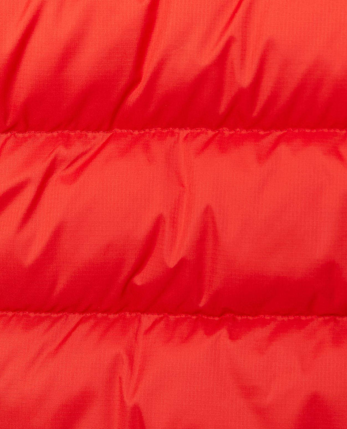 Närbild på det röda ripstop-materialet på Mammut Waymarker IN Hooded Jacket Junior - Mammut Red