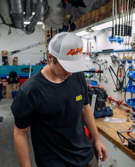 Alpingaraget Magnus Logo - Vit 