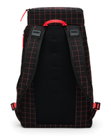 D_b_ Hugger Backpack 30L - Coral Flash  Alpingaraget